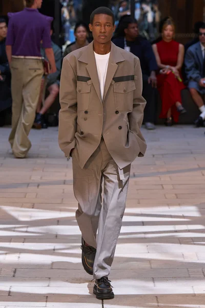 Look 48